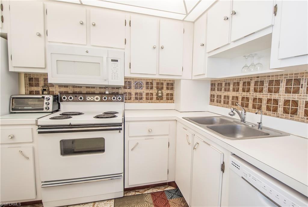 320 Seaview Ct 1011 Property Photo 5