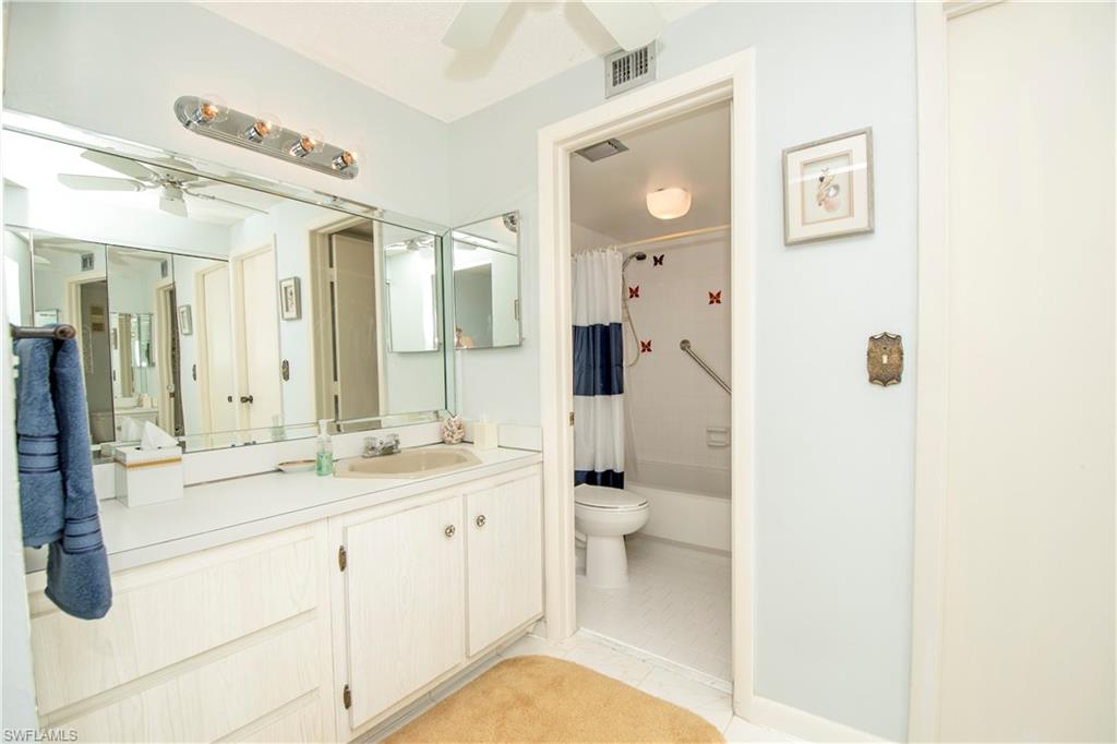 320 Seaview Ct 1011 Property Photo 8