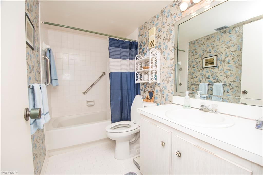 320 Seaview Ct 1011 Property Photo 9