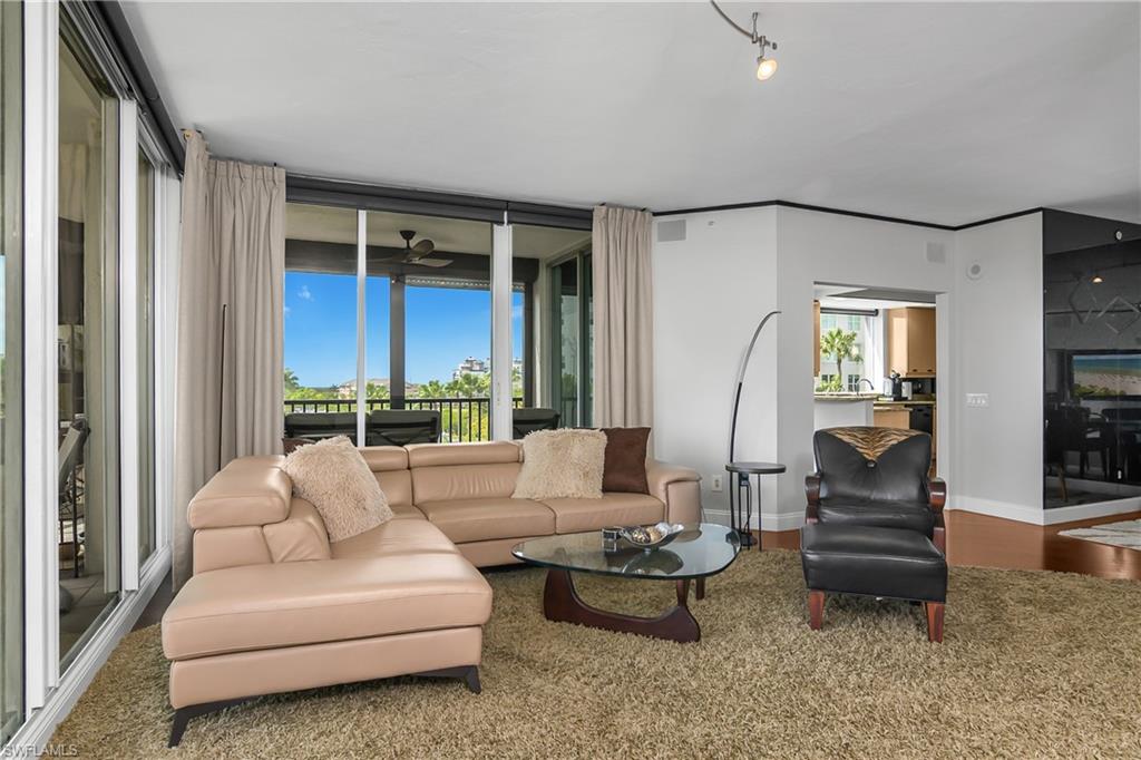 425 Cove Tower Dr 504 Property Photo 6