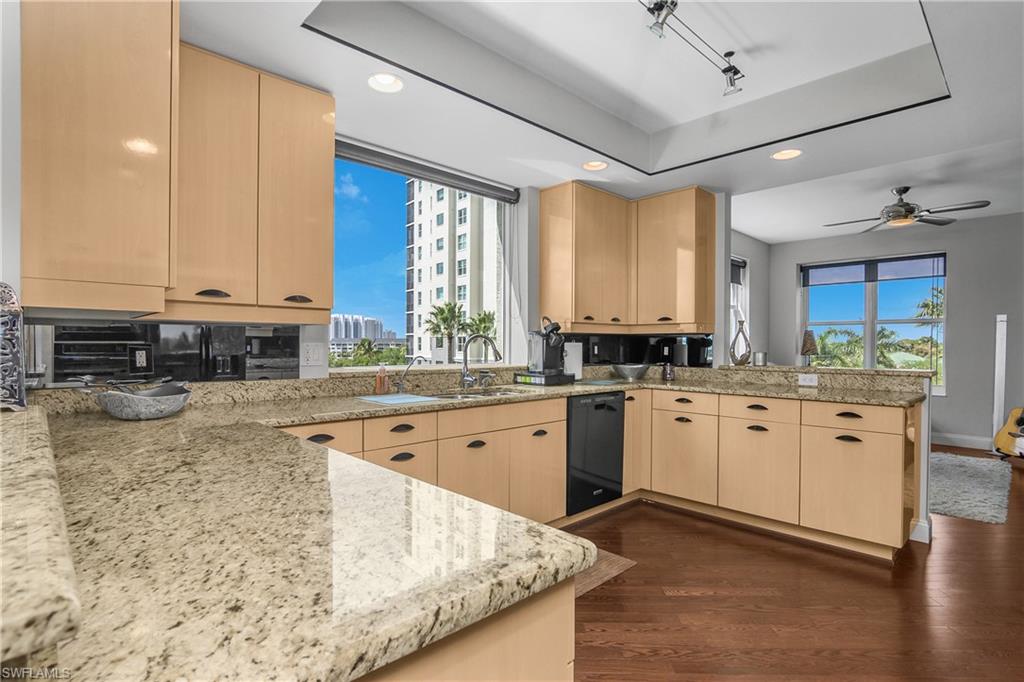 425 Cove Tower Dr 504 Property Photo 13