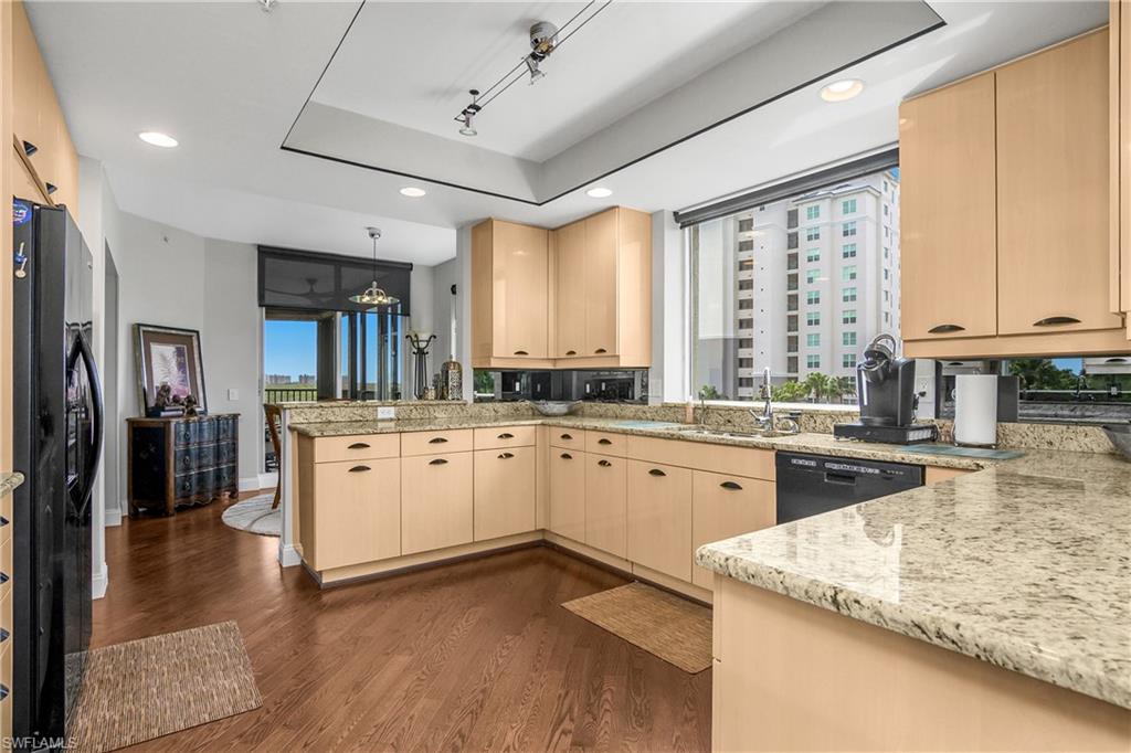 425 Cove Tower Dr 504 Property Photo 15