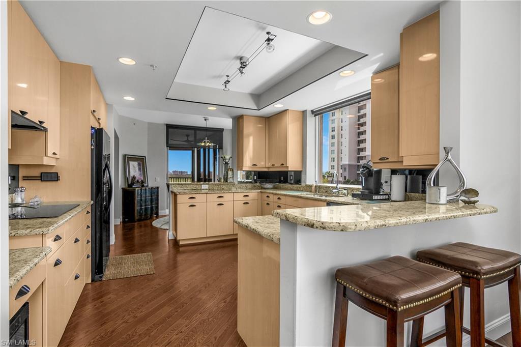 425 Cove Tower Dr 504 Property Photo 16