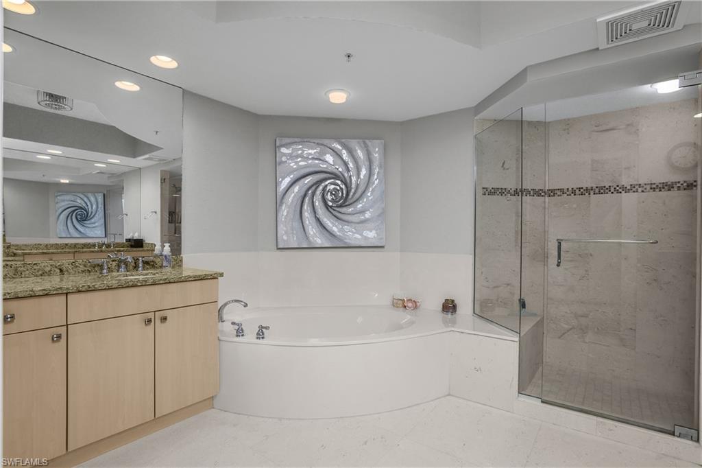 425 Cove Tower Dr 504 Property Photo 20