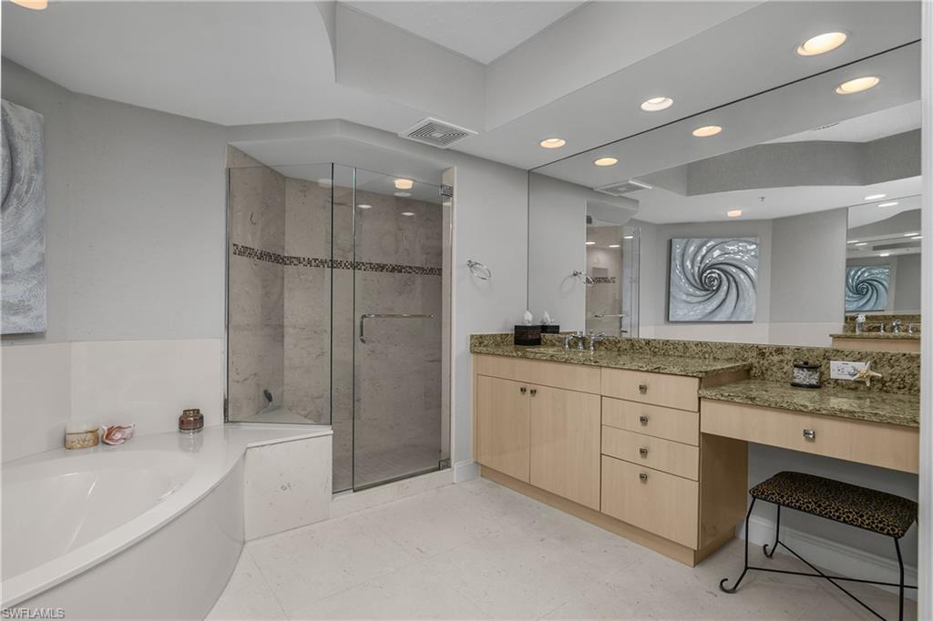 425 Cove Tower Dr 504 Property Photo 21