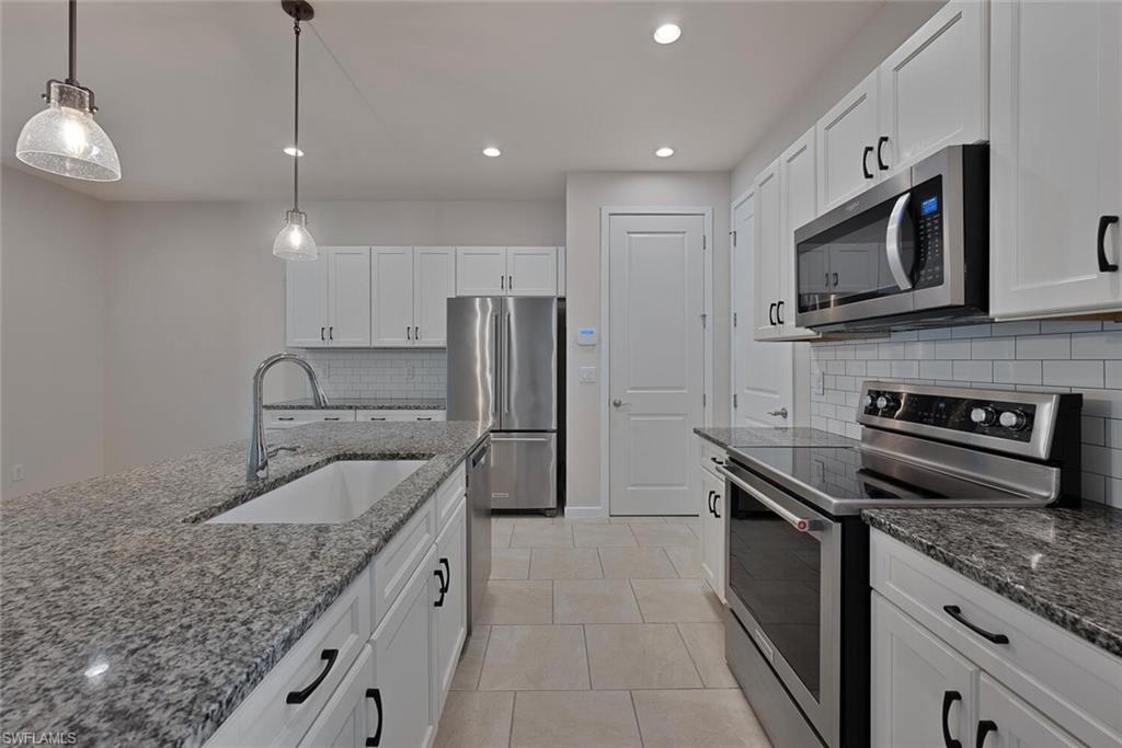 13010 Pembroke Dr Property Photo 3