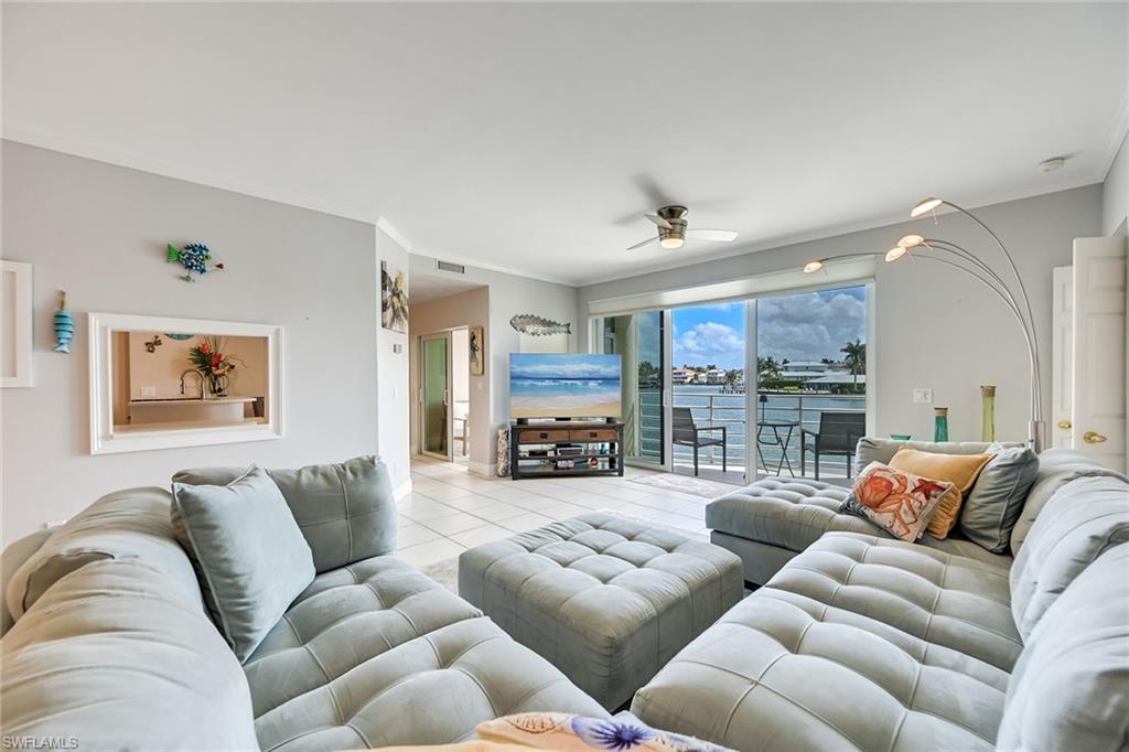 4530 Gulf Shore Blvd N 2-122 Property Photo 2