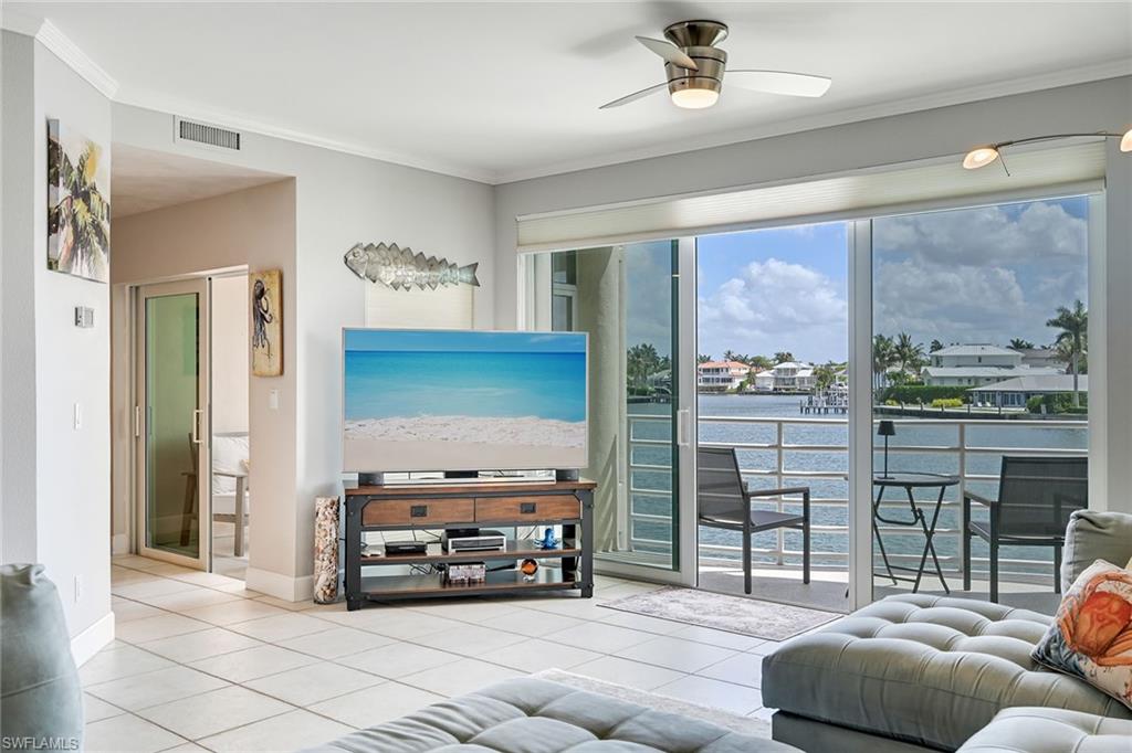 4530 Gulf Shore Blvd N 2-122 Property Photo 5