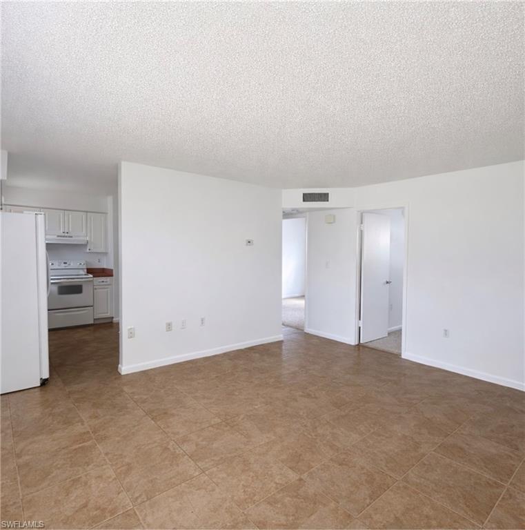 3325 Airport RD N T4 Property Photo 1