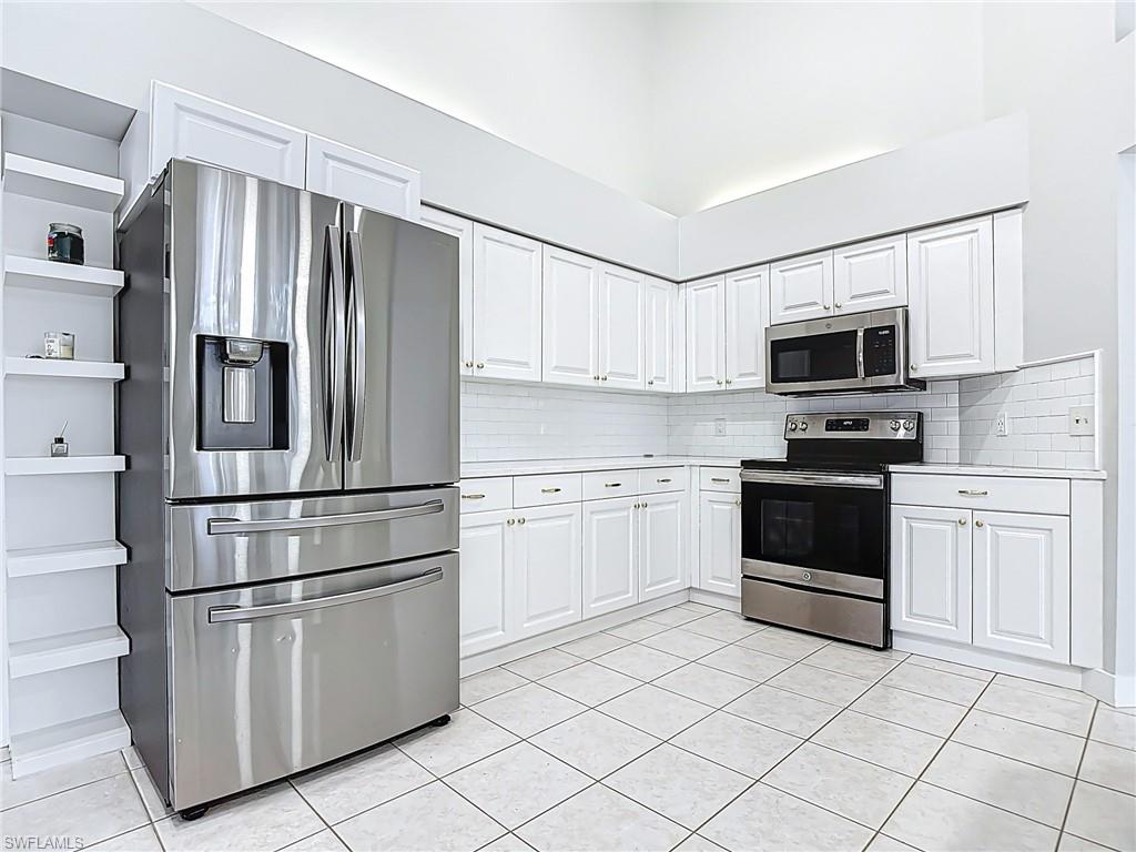 351 Pindo Palm Dr Property Photo 8