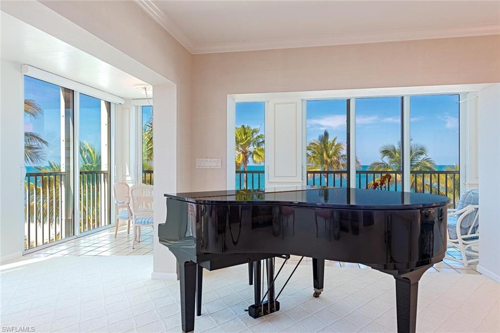 3377 Gulf Shore Blvd N 4d Property Photo 3