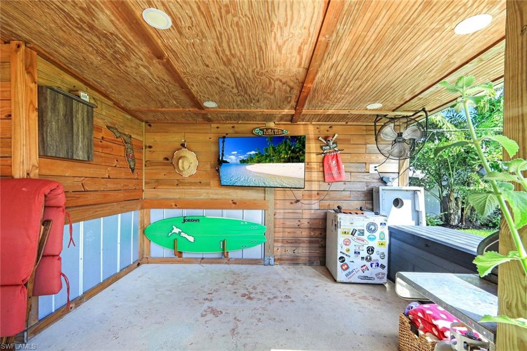20621 Pine Tree Ln Property Photo 17