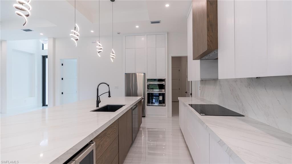 649 Golden Gate Blvd E Property Photo 11
