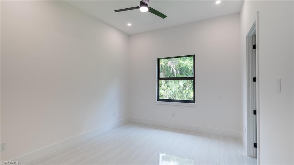 649 Golden Gate Blvd E Property Photo 20