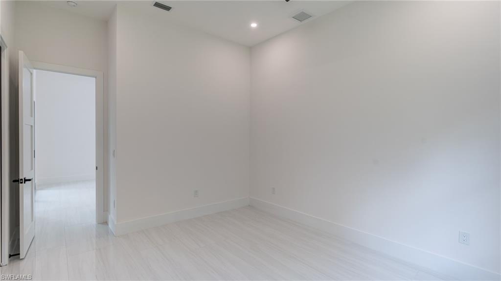 649 Golden Gate Blvd E Property Photo 21