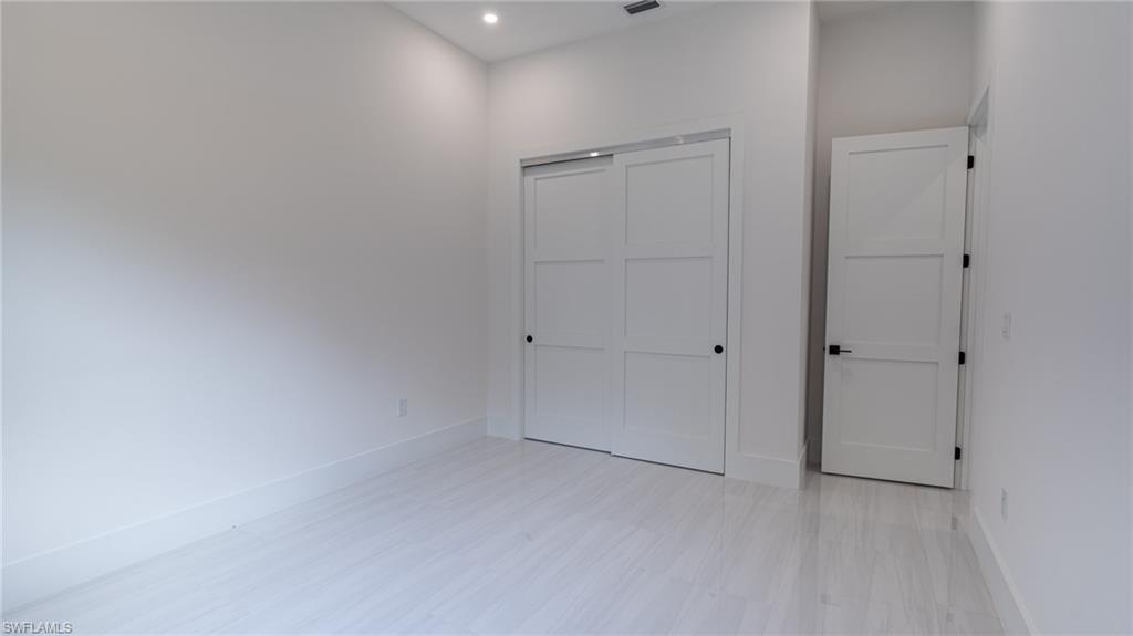 649 Golden Gate Blvd E Property Photo 24