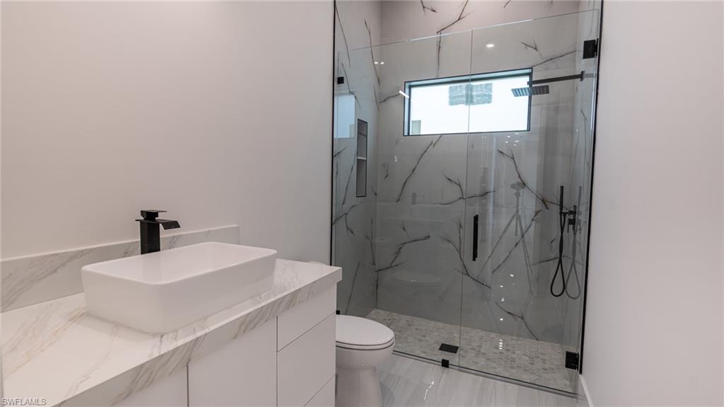 649 Golden Gate Blvd E Property Photo 25