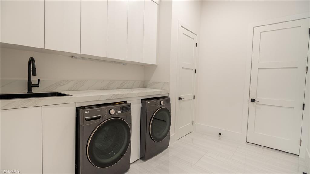 649 Golden Gate Blvd E Property Photo 28