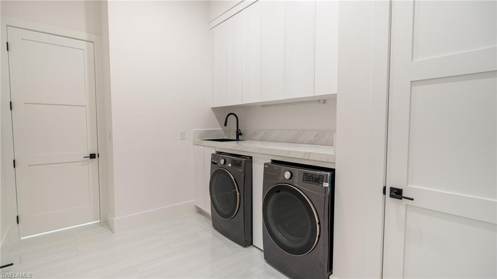 649 Golden Gate Blvd E Property Photo 29