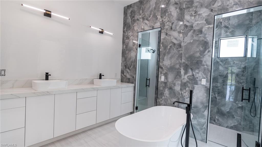 649 Golden Gate Blvd E Property Photo 36