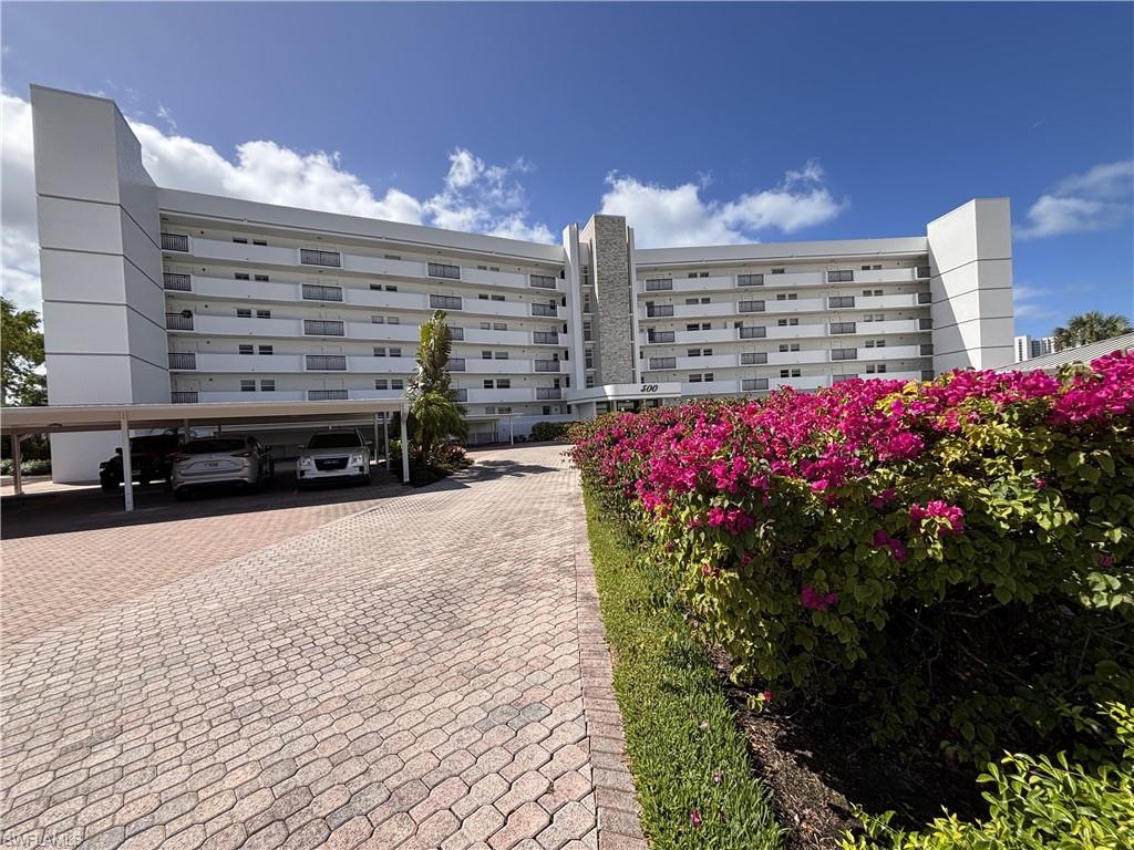 300 Park Shore Dr 1b Property Photo 5