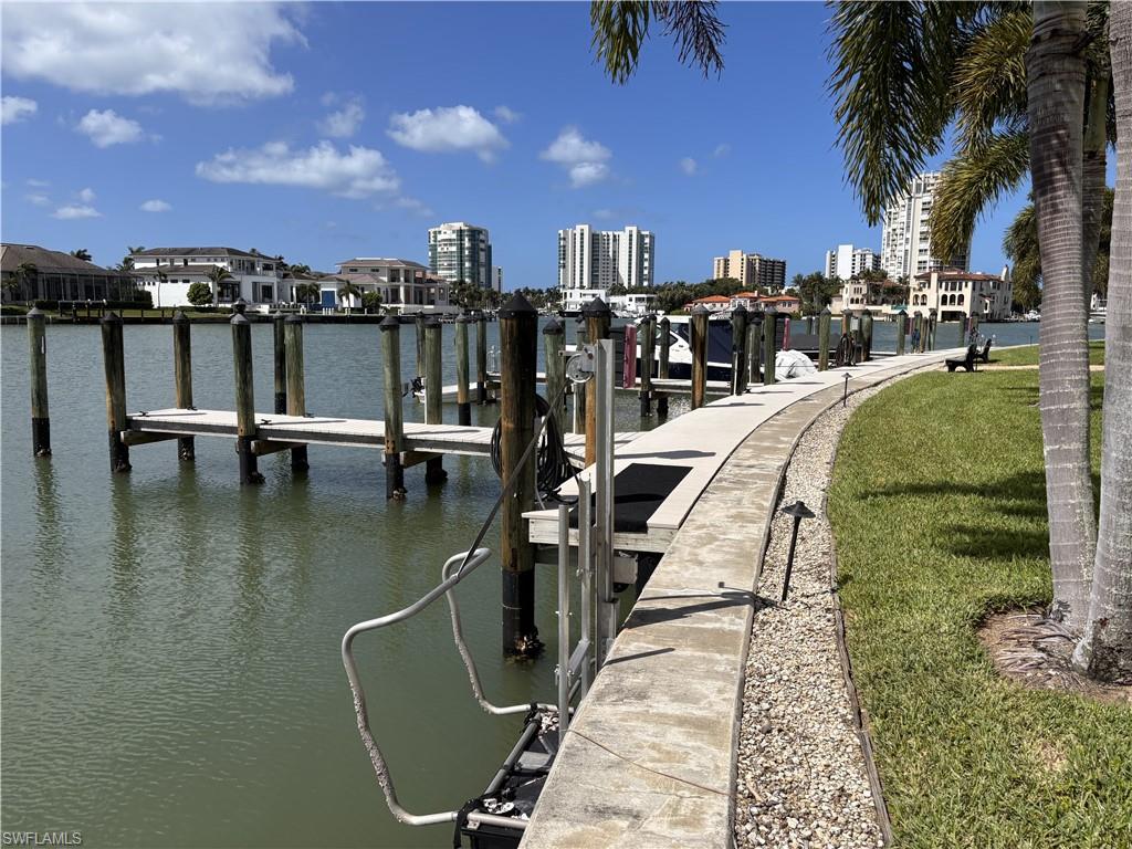 300 Park Shore Dr 1b Property Photo 10