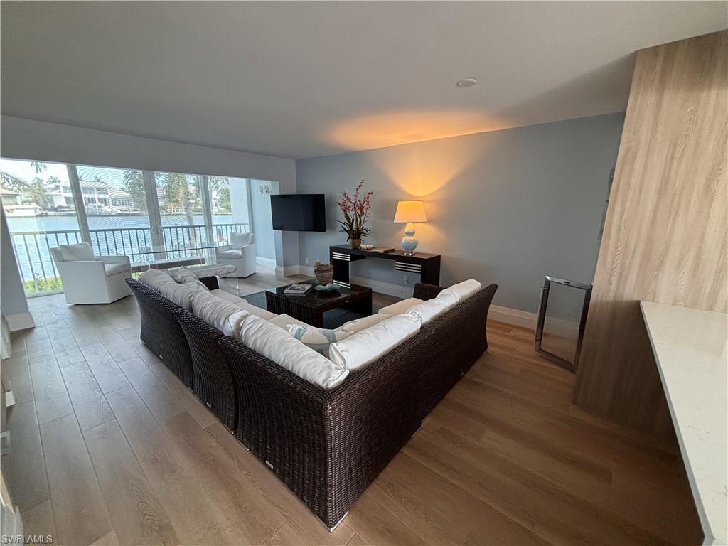 300 Park Shore Dr 1b Property Photo 15