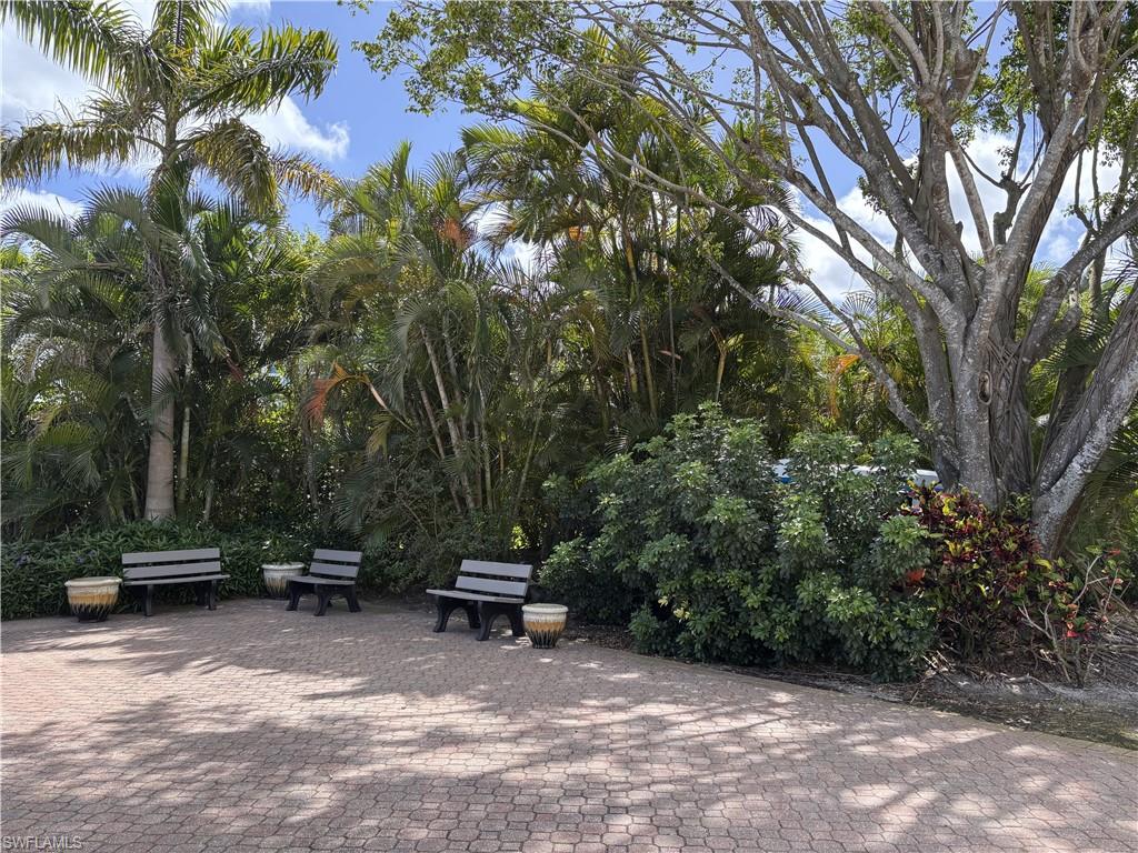 300 Park Shore Dr 1b Property Photo 19
