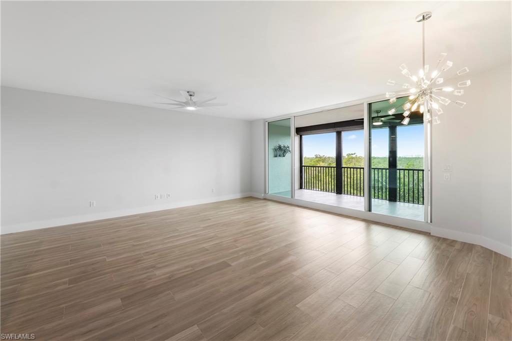 425 Cove Tower Dr 403 Property Photo 3