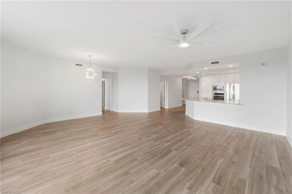 425 Cove Tower Dr 403 Property Photo 6