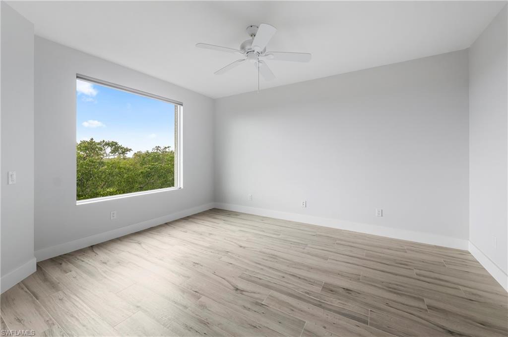 425 Cove Tower Dr 403 Property Photo 12