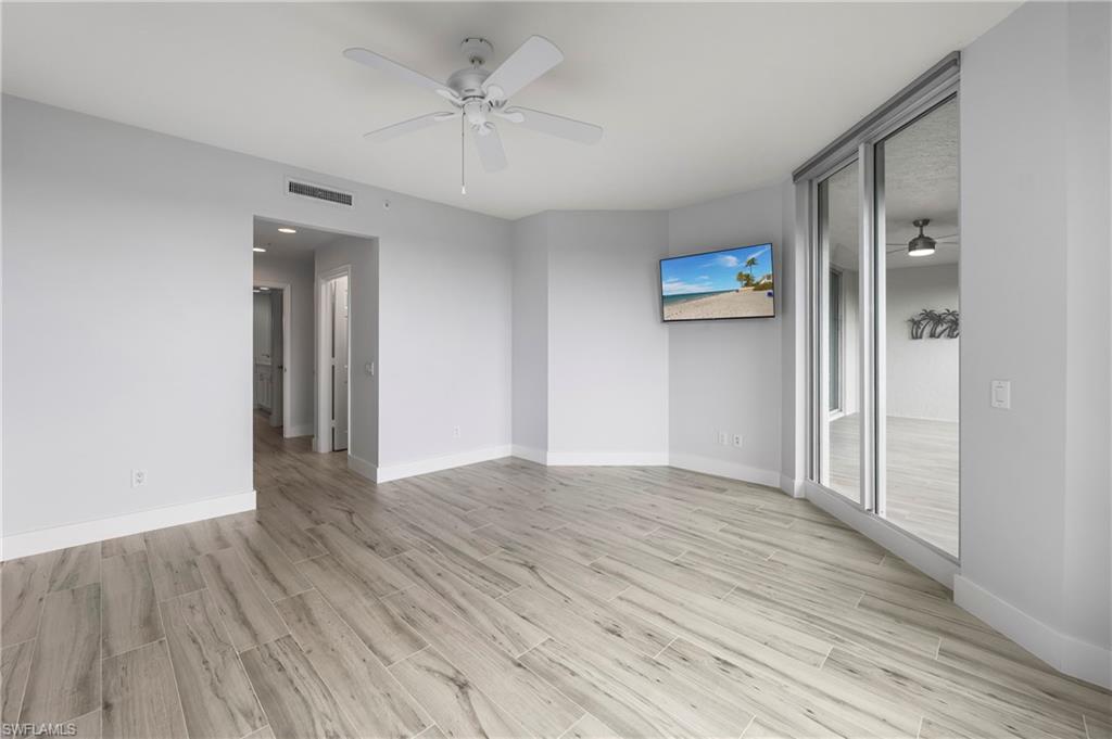 425 Cove Tower Dr 403 Property Photo 13