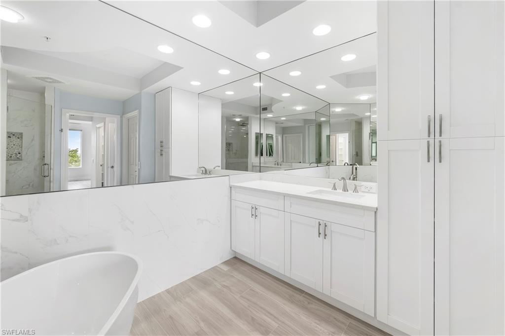 425 Cove Tower Dr 403 Property Photo 14