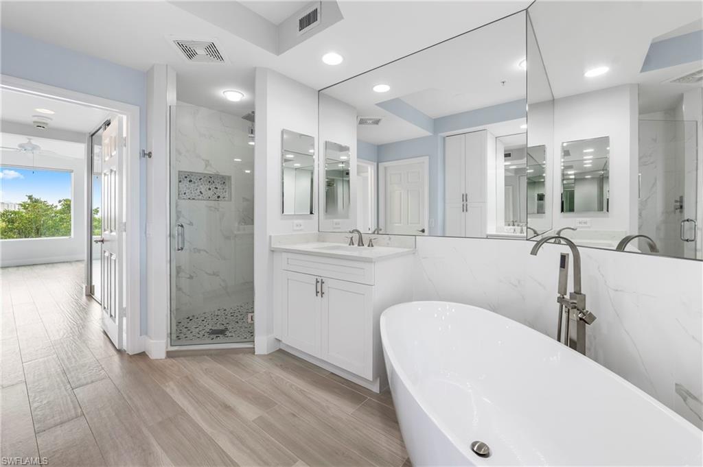 425 Cove Tower Dr 403 Property Photo 15
