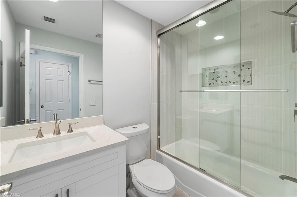 425 Cove Tower Dr 403 Property Photo 21