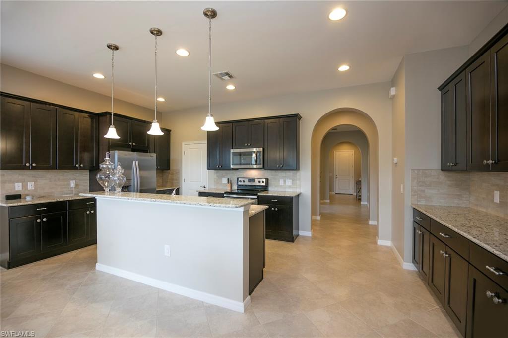 1466 Artesia Dr W Property Photo 2