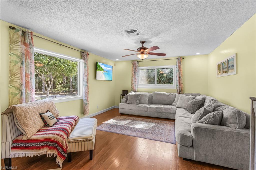 4870 Hawthorn Woods Way Property Photo 8