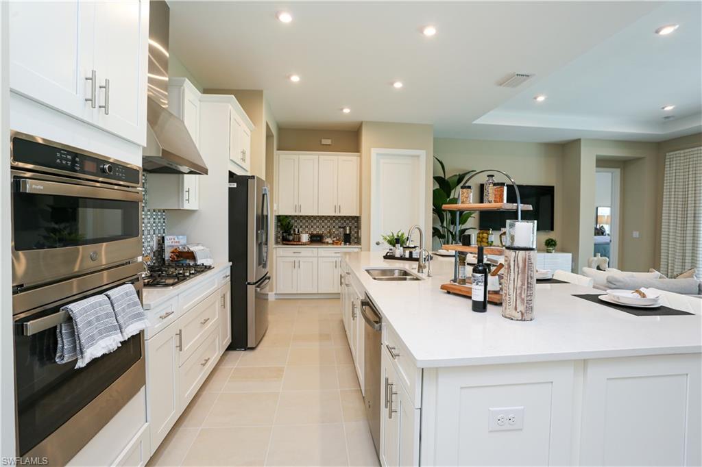 15318 Aprile St Property Photo 16