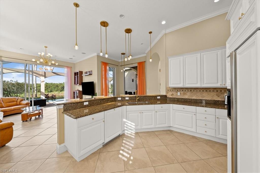 8593 Bellagio Dr Property Photo 11
