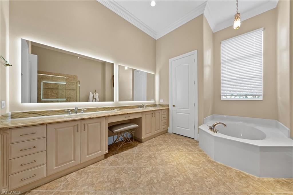 8593 Bellagio Dr Property Photo 18