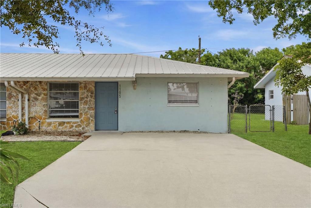 1195 Alhambra CIR Property Photo 1