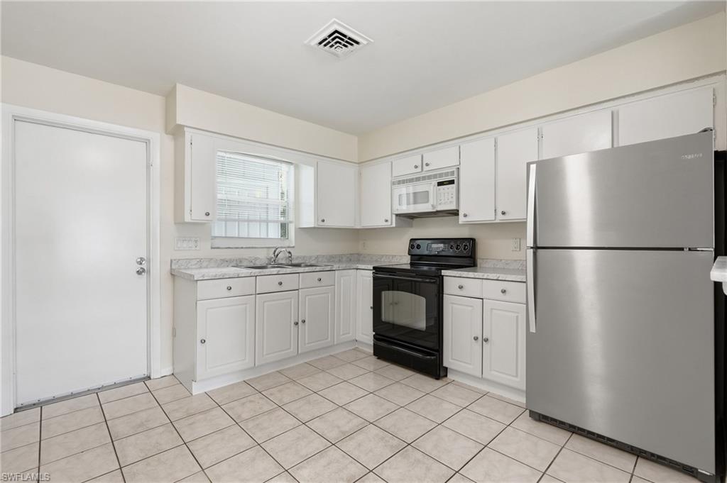 1195 Alhambra Cir Property Photo 3