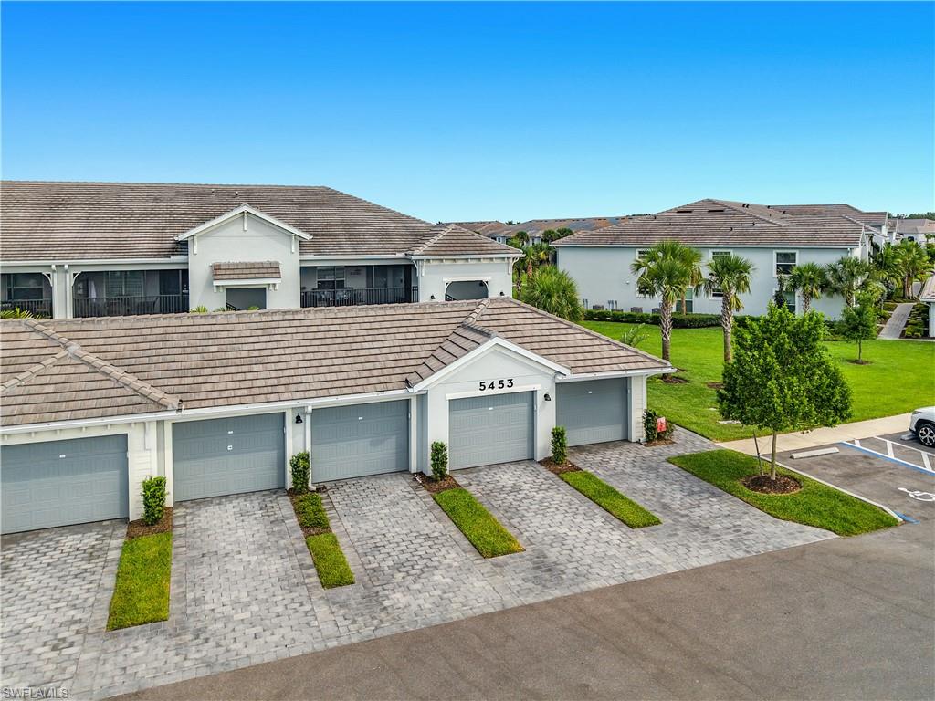 5453 Double Eagle Cir 3126 Property Photo 1