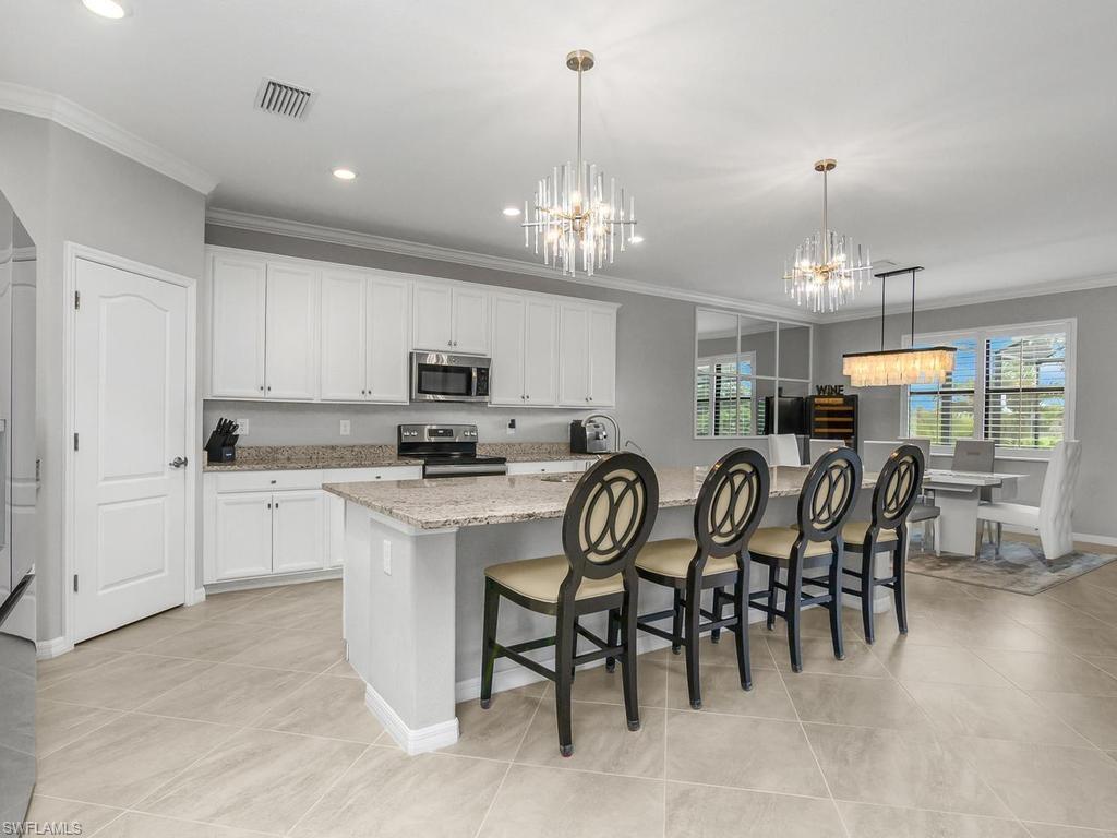 17575 Kinzie Ln Property Photo 8