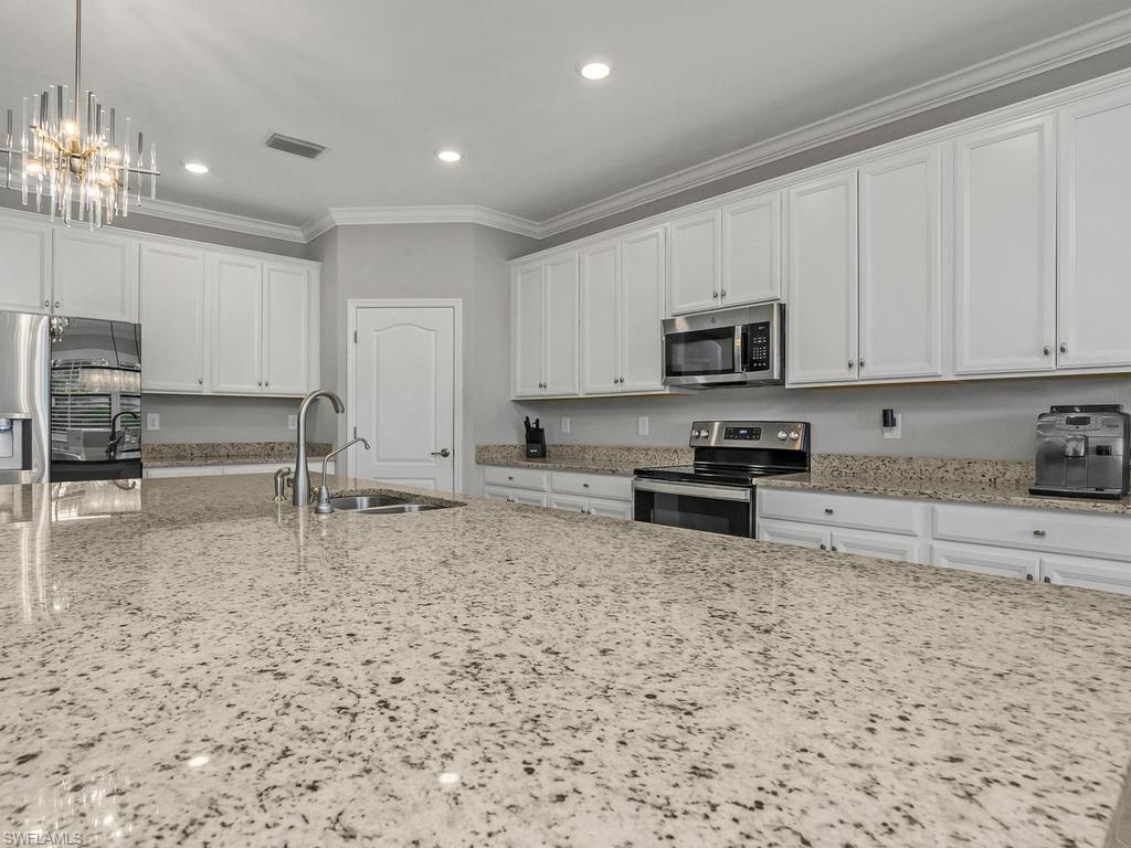17575 Kinzie Ln Property Photo 11