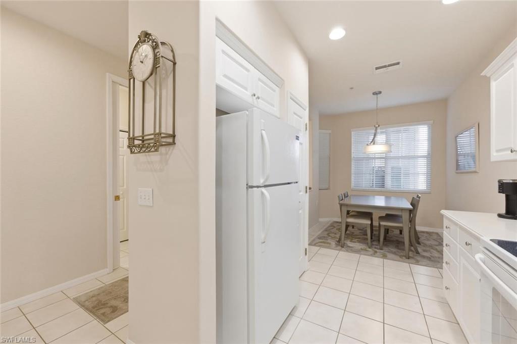 4873 Hampshire Ct 104 Property Photo 4