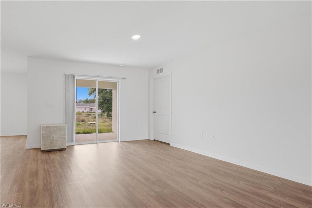 1144 Ebert St E Property Photo 7