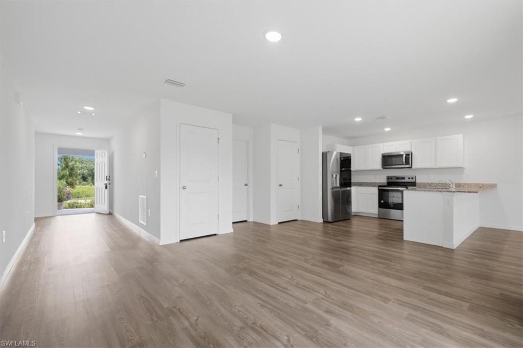 1144 Ebert St E Property Photo 8