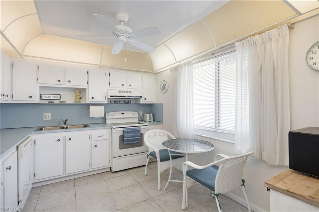 385 Palm Dr 1732 Property Photo 7