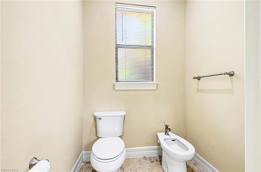 672 Fairway Ter Property Photo 14